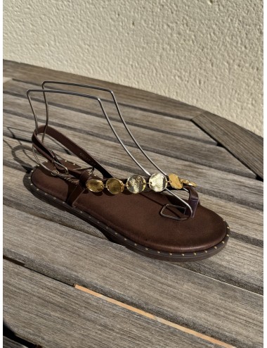 Sandalias con detalle dorado Talana Brown