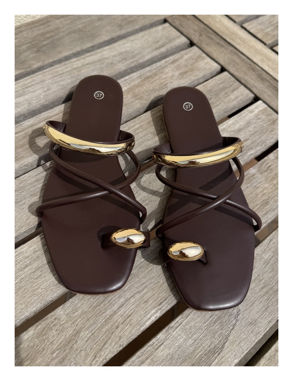 Sandalias con detalle dorado Vernazza Brown
