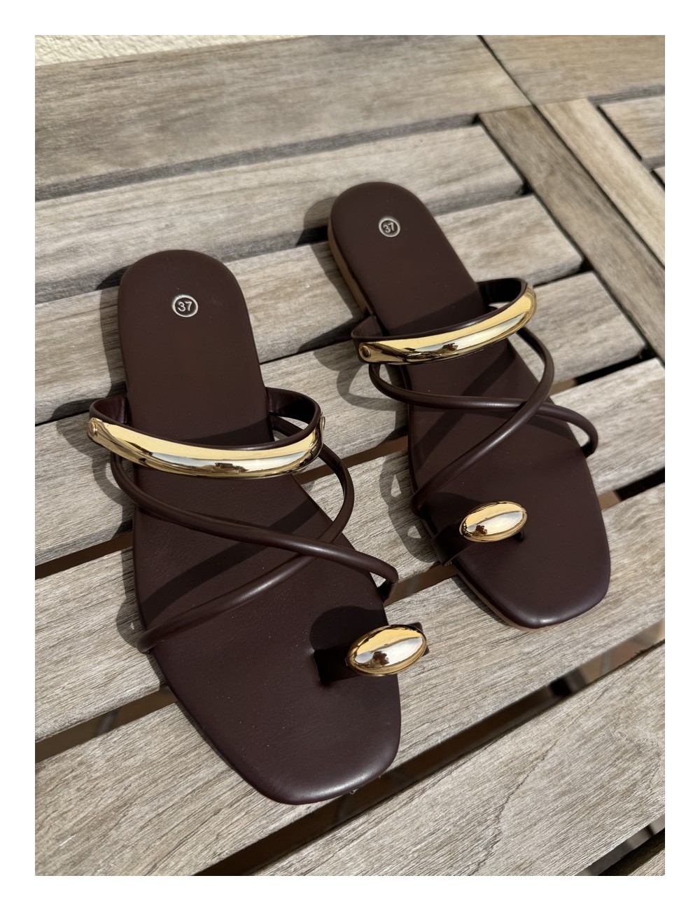 Sandalias con detalle dorado Vernazza Brown