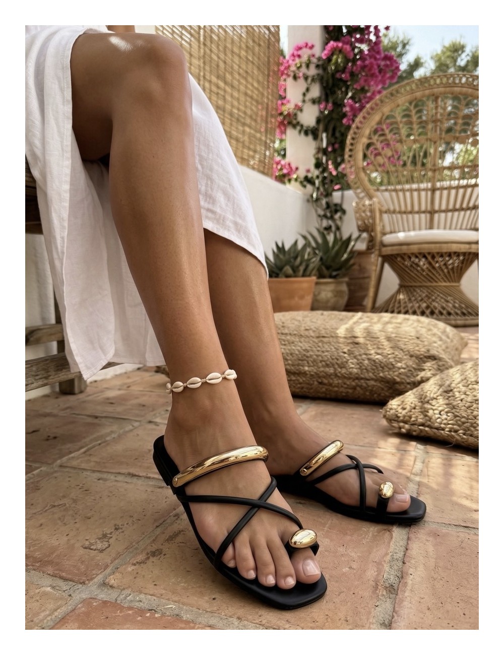 Sandalias con detalle dorado Vernazza Noir