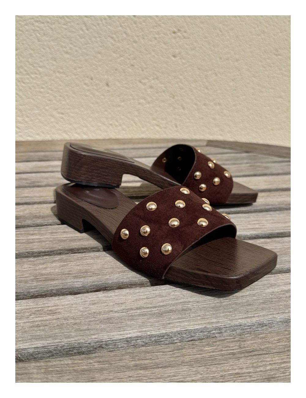 Sandalias con tachuelas Scalo Brown