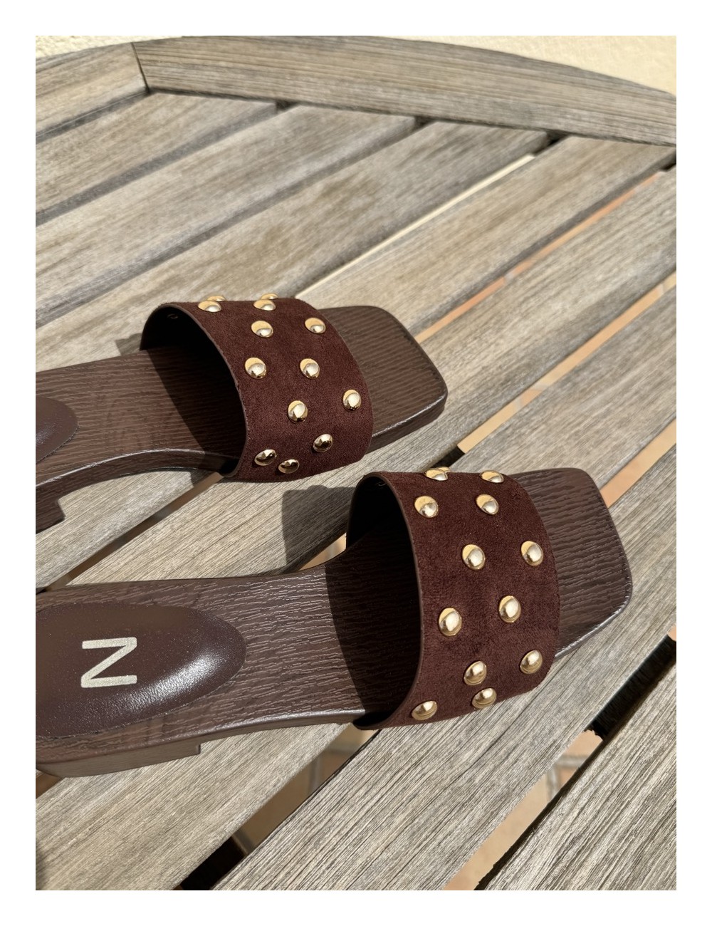 Sandalias con tachuelas Scalo Brown