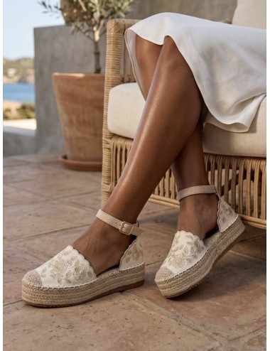 Alpargatas con cuña y bordados florales Rita Beige