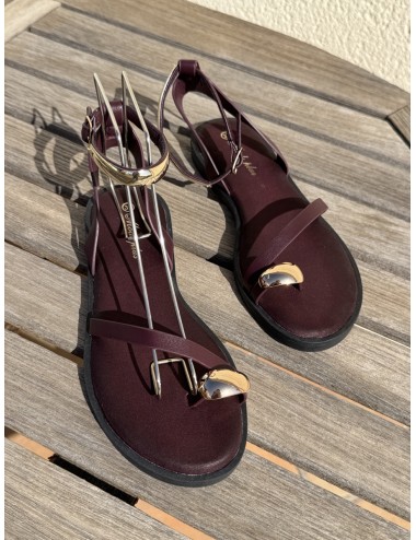 Sandalias con tiras y anillo Osulai Wine