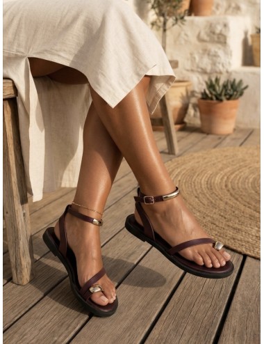 Sandalias con tiras y anillo Osulai Wine