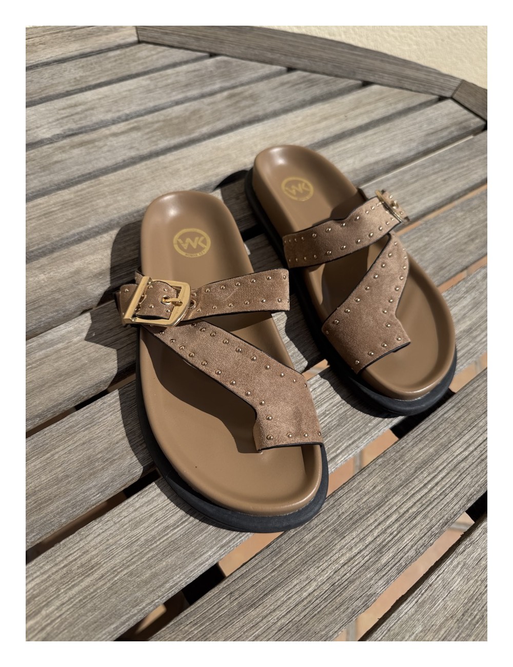 Sandalias plana con tachas y hebilla Lecse Khaki