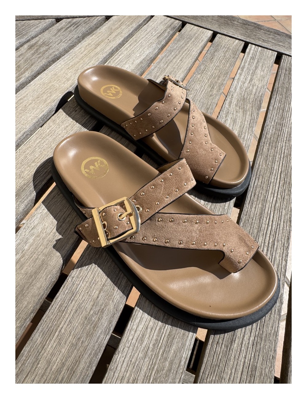 Sandalias plana con tachas y hebilla Lecse Khaki