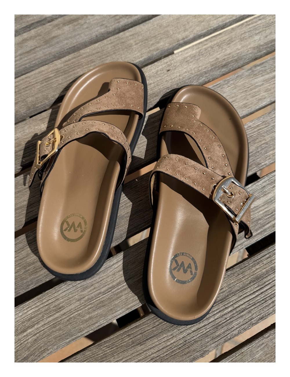 Sandalias plana con tachas y hebilla Lecse Khaki