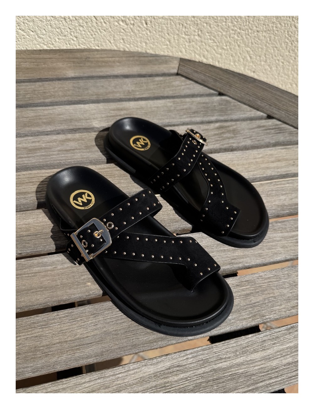 Sandalias plana con tachas y hebilla Lecse Noir