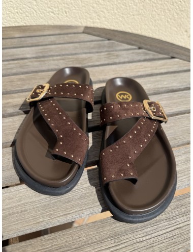 Sandalias plana con tachas y hebilla Lecse Brown