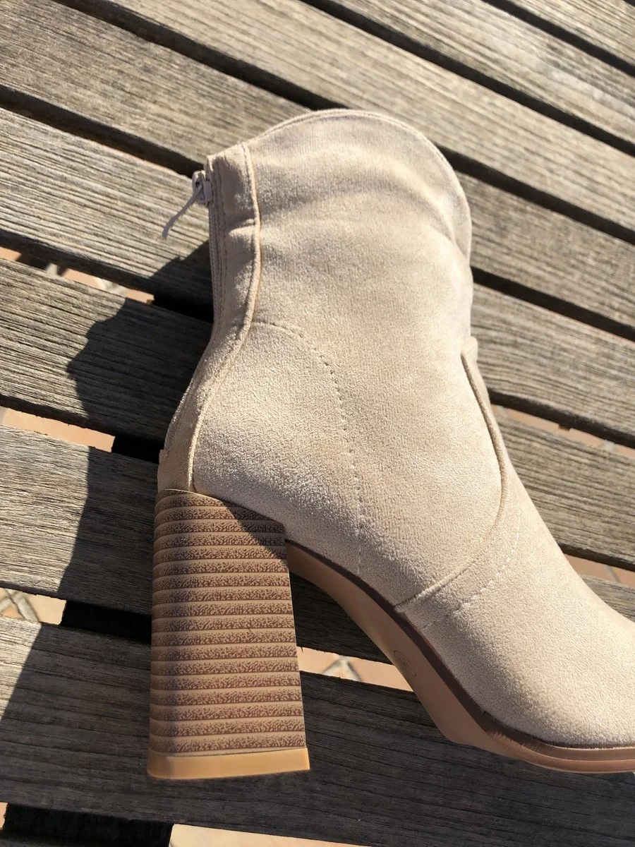 Botines con tacon cowboy Arzena Beige