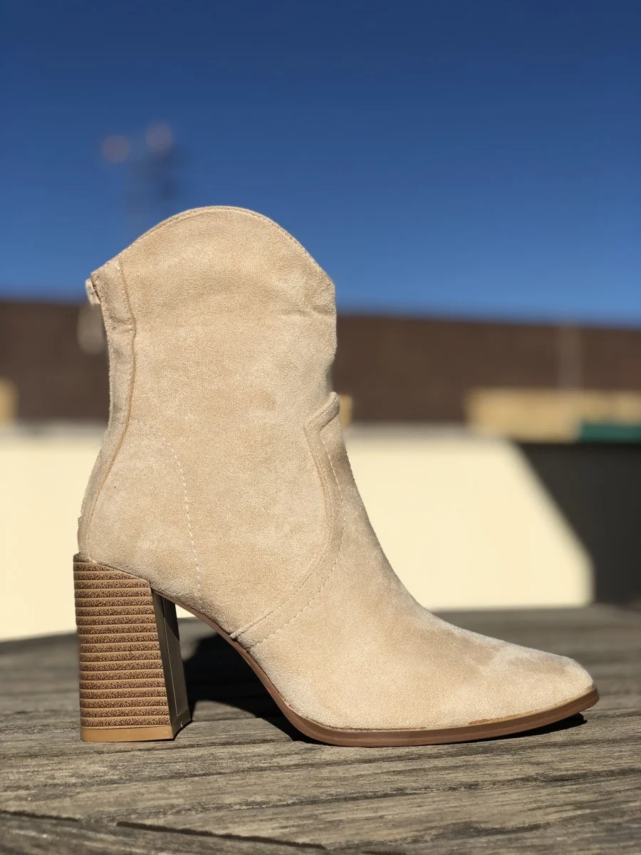 Botines con tacon cowboy Arzena Beige