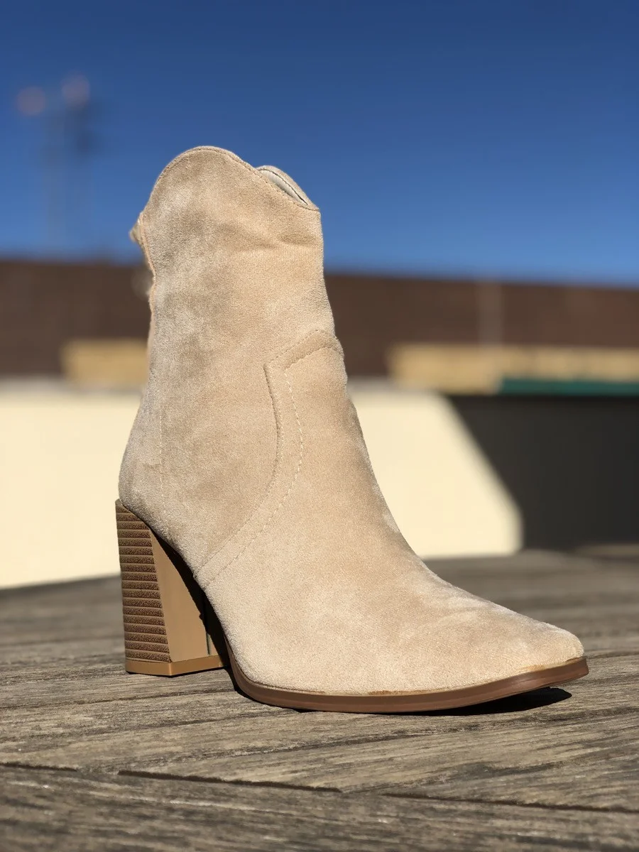 Botines con tacon cowboy Arzena Beige