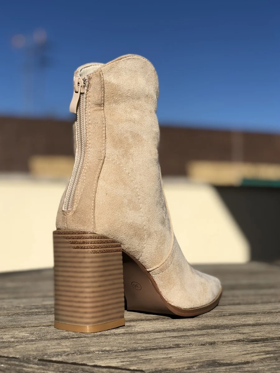Botines con tacon cowboy Arzena Beige